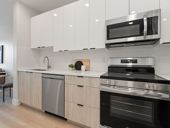 4th image of 45754 Wellington Ave #401