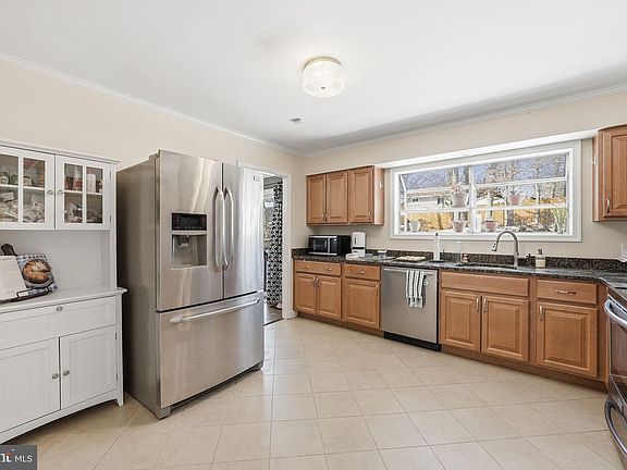 5th image of 8118 Viola St