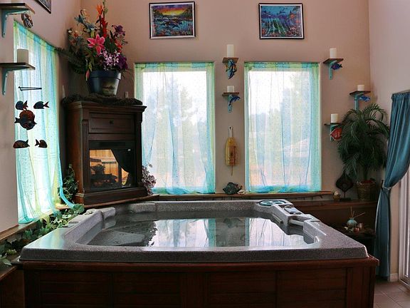 2-Story Hot Tub!
