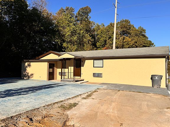 2nd image of 1403 Lantana Ln