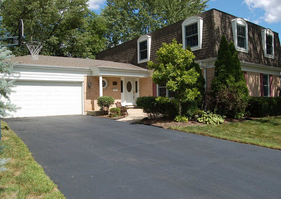1st image of 916 W Oxford Ct