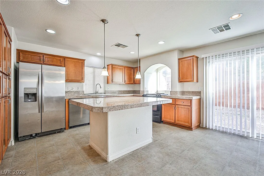 3 bed, 2.5 bath, 1599 sqft, $1,850 — Photo 2