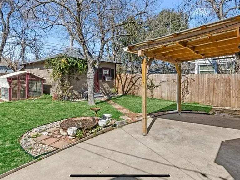 1304 N 4th St — Photo 11