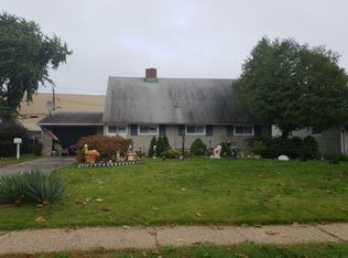 125 Hamlet Rd, Levittown, NY 11756