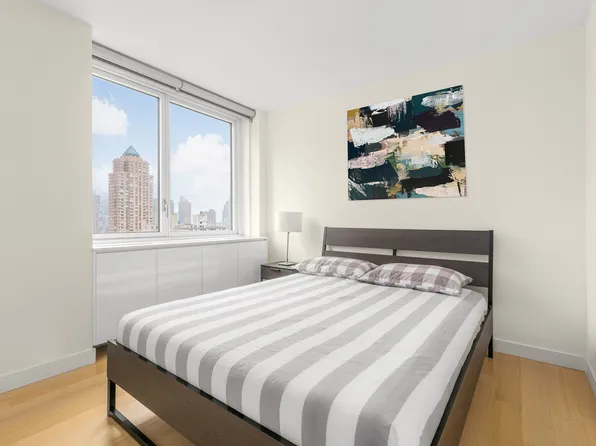 301 West 53rd Street image 5 of 7