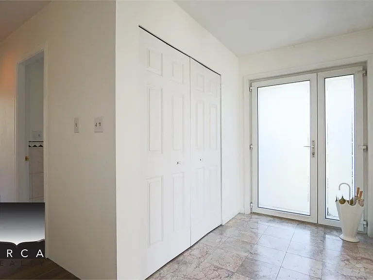 6400 Dakota Dr — Photo 2