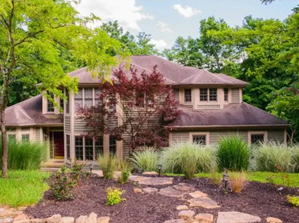 215 Cobbers Green Ln, Jackson, OH 45640