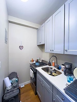 4th image of 128 Thompson St #16A