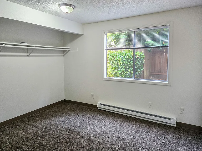 390-414 Madrona Ave S — Photo 5