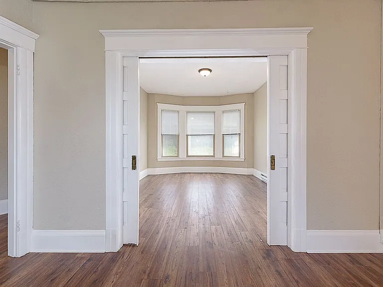 Grandview Apartments — Photo 15