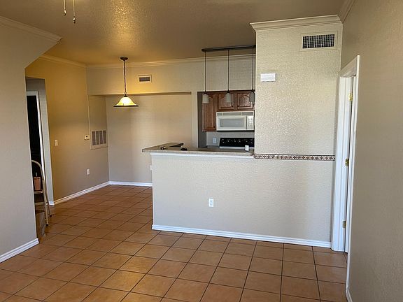 3rd image of 3901 Sonoma Springs Ave APT 1008