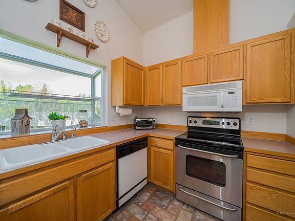 5th image of 4806 71st Dr NE