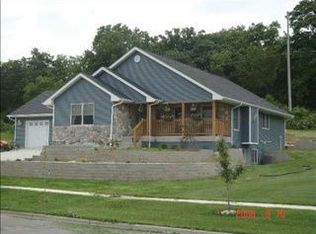 1243 Leslie Dr, Edgerton, WI 53534