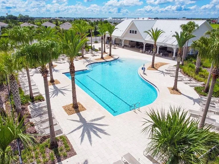Community Pool included in HOA