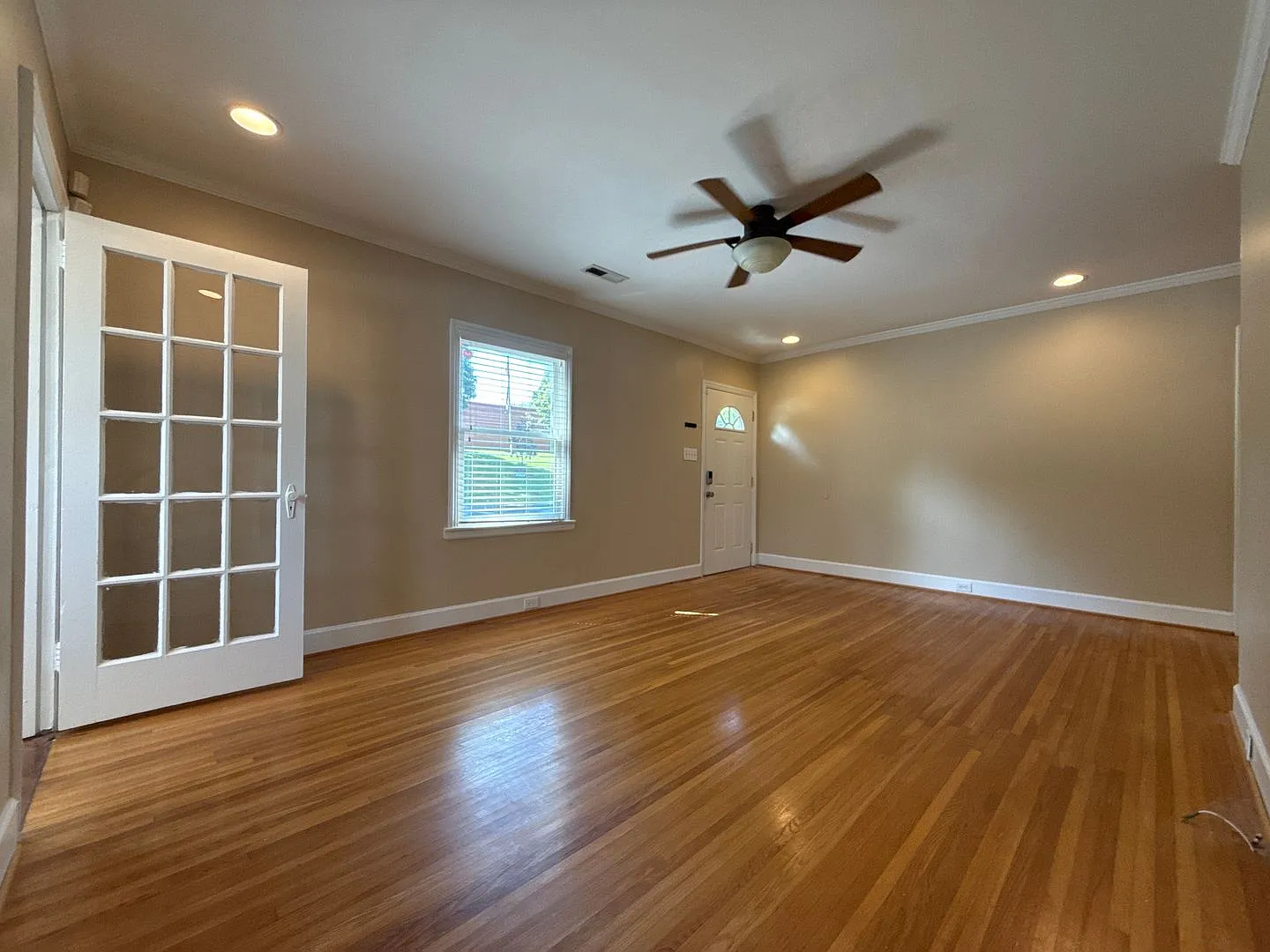 A0452-817 Everett Place — Photo 2
