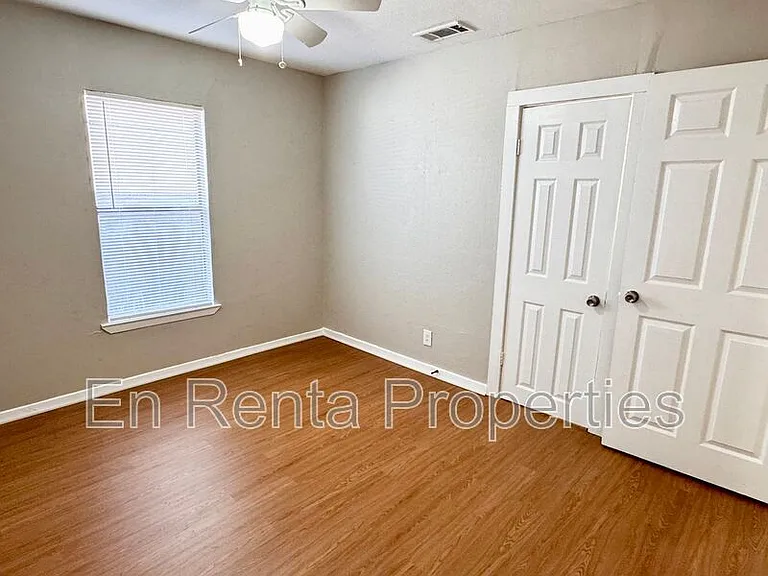 525 W Hammond St — Photo 16
