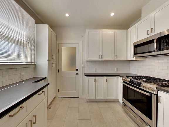 5th image of 3140 Octavia St #2