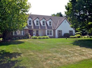 1086 Willow Dr, Delafield, WI 53018