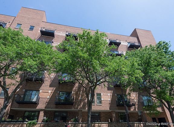 2nd image of 1000 E 53rd St Unit 315