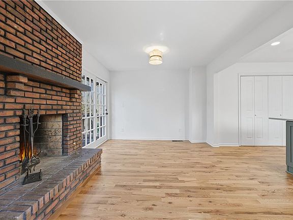 4th image of 2415 Charleston Oaks Ln