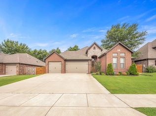 708 Fullerton St, Bentonville, AR 72712