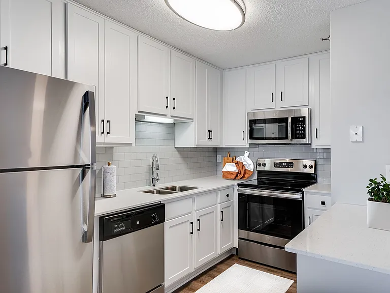 Minnetonka - 1 Bed / 1 Bath - 728 Sq.Ft.