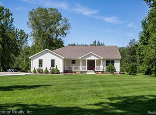 661 Pine River Rd, Smiths Creek, MI 48074