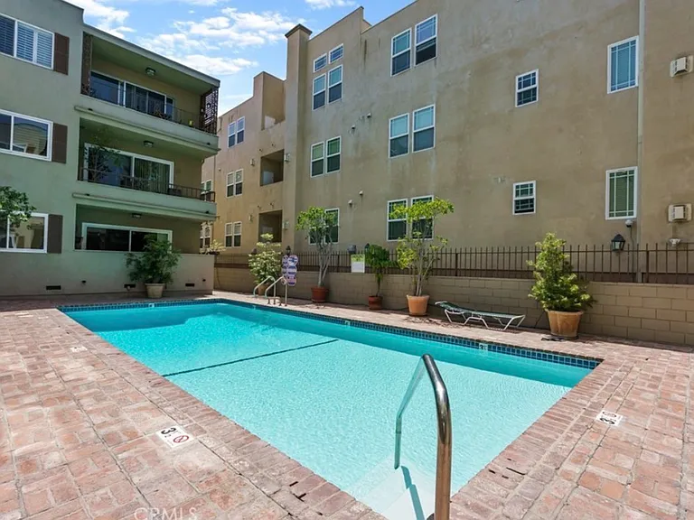 10707 Camarillo St #214 — Photo 27