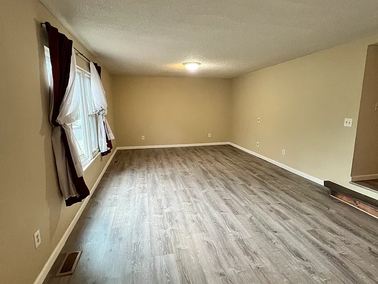 1016 S El Paso St — Photo 4