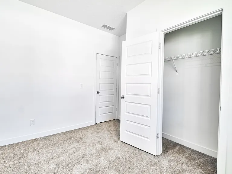 404 W Monroe St — Photo 40