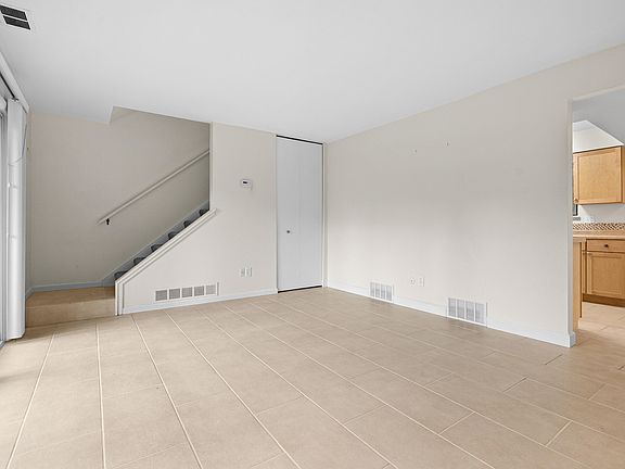 5th image of 3844 Greenleaf Cir