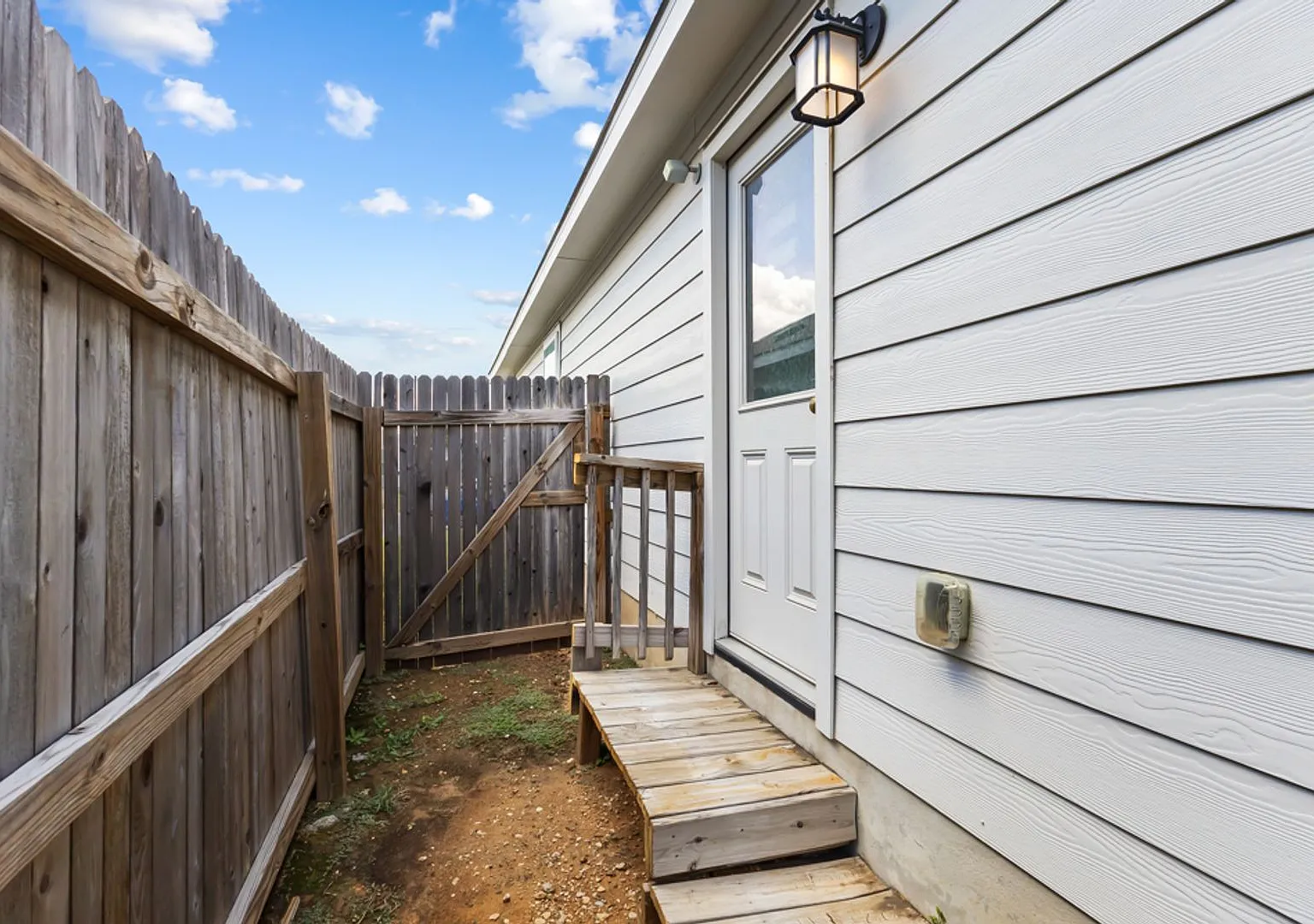 3 Bedroom 2 Bathrooms located in Medina Landing Subdivision — Photo 4