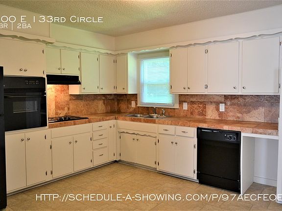 5th image of 800 E 133rd Cir