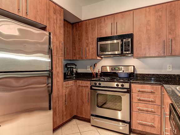 4th image of 1021 N Garfield St APT 303