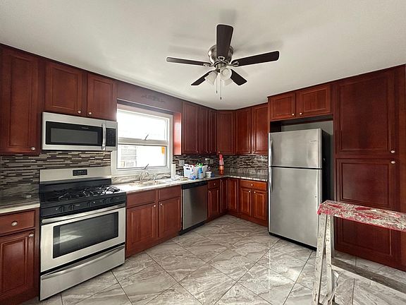 4th image of 382 Guyon Ave Floor 2