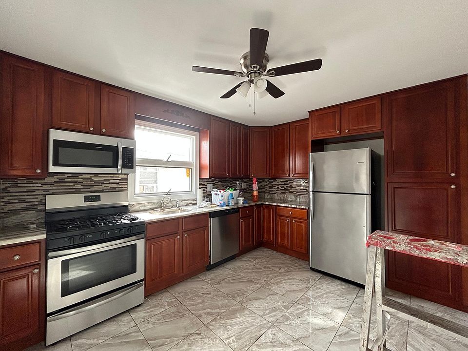1st image of 384 Guyon Ave #2A