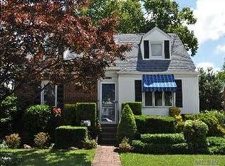 2097 Maple St, Wantagh, NY 11793