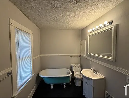 2 bed, $1,300 — Photo 1