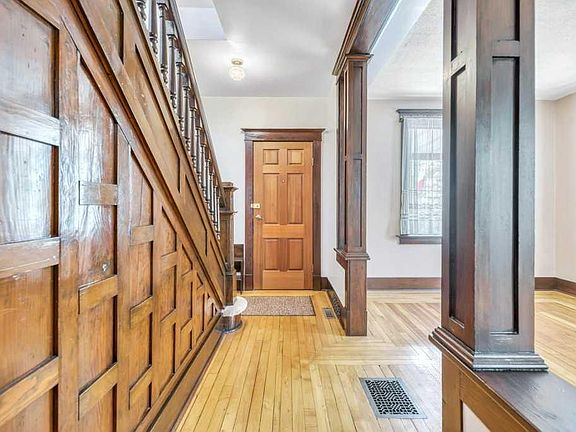 3rd image of 228 SE 5th Ave