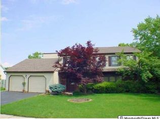 3 Heathrow Ln, Old Bridge, NJ 08857