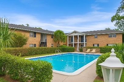 5984-5985 Windsor Forest Drive - Windsor Arms Apartments - 5985 - 14 — Photo 4