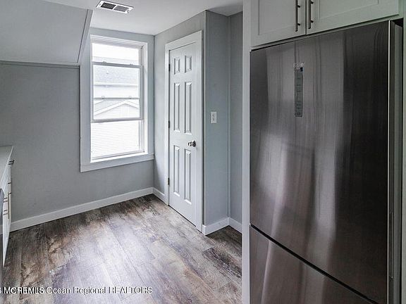 3rd image of 306 Henley Ave #B