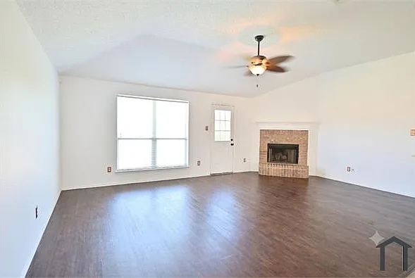 4 bed, 1798 sqft, $2,850 — Photo 4