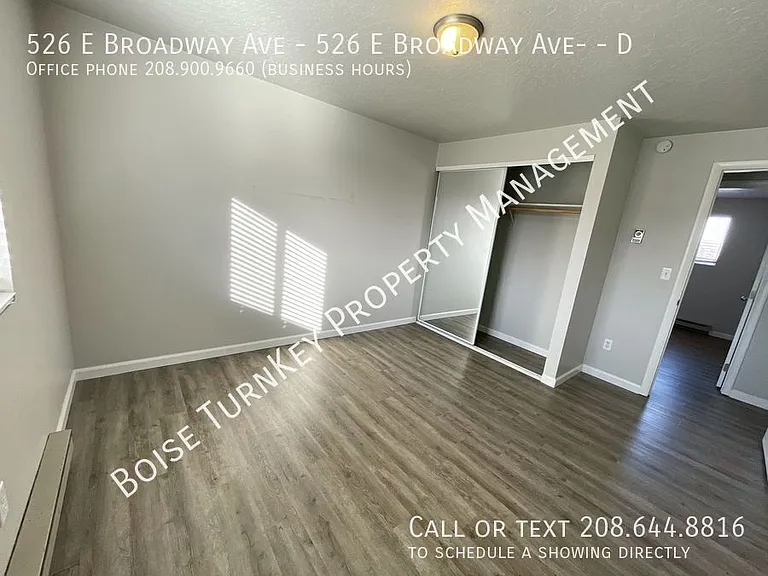 526 Broadway Ave #D — Photo 4