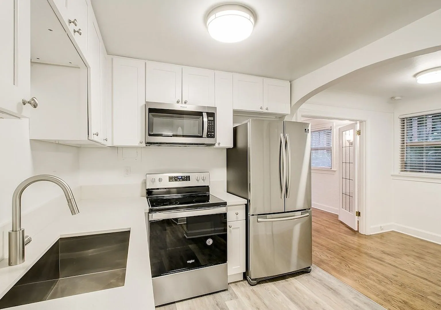 Harvard Apartments — Photo 1