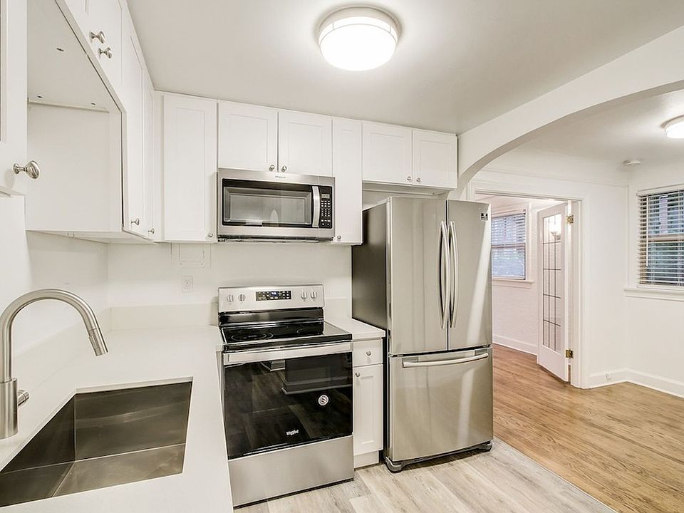 1st image of 724 Harvard Ave E APT 2