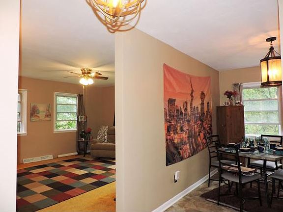 3rd image of 438 Valley View Dr
