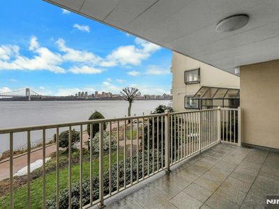 1225 River Rd APT 2B, Edgewater, NJ, 07020