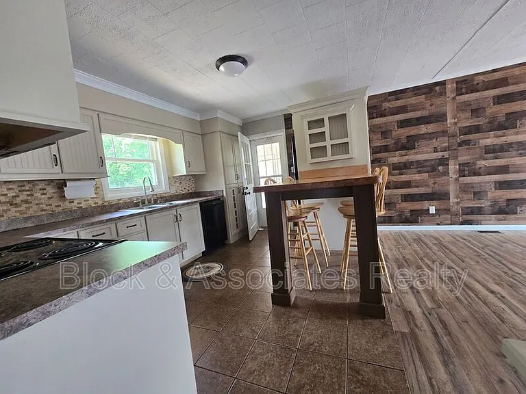 4665 Peace Rd — Photo 11