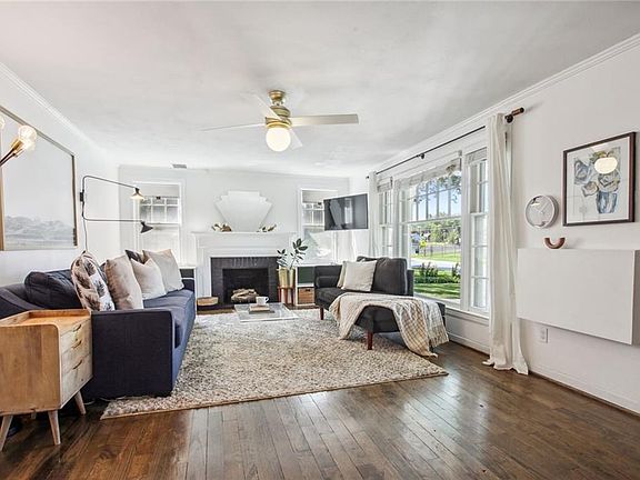 3rd image of 4921 Parish Dr